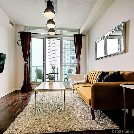 30 Off Lake View Property Heart Of Downtown Торонто Екстер'єр фото