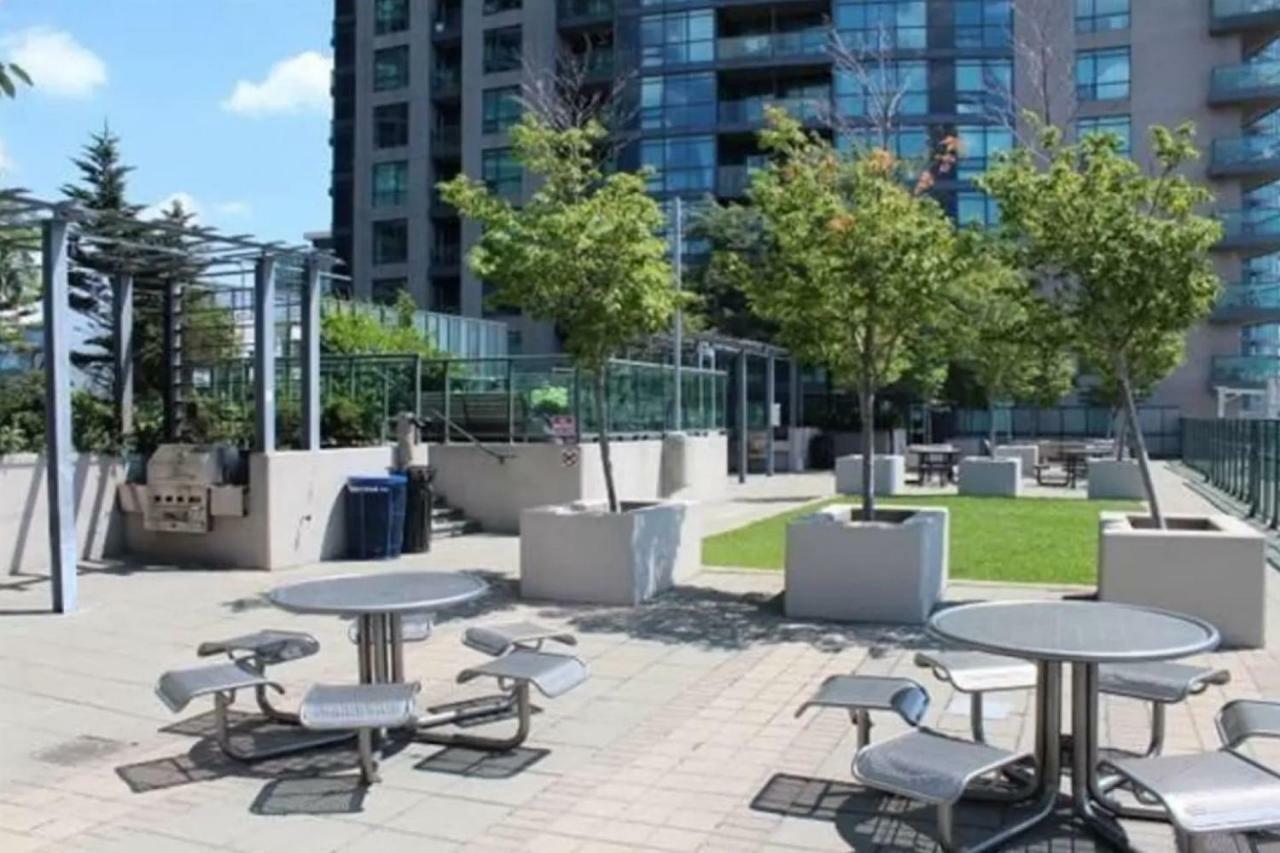 30 Off Lake View Property Heart Of Downtown Торонто Екстер'єр фото