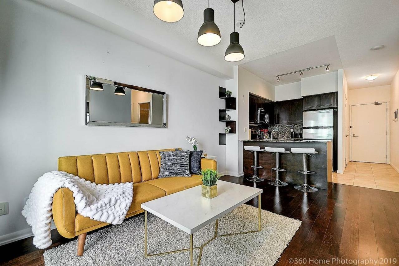30 Off Lake View Property Heart Of Downtown Торонто Екстер'єр фото