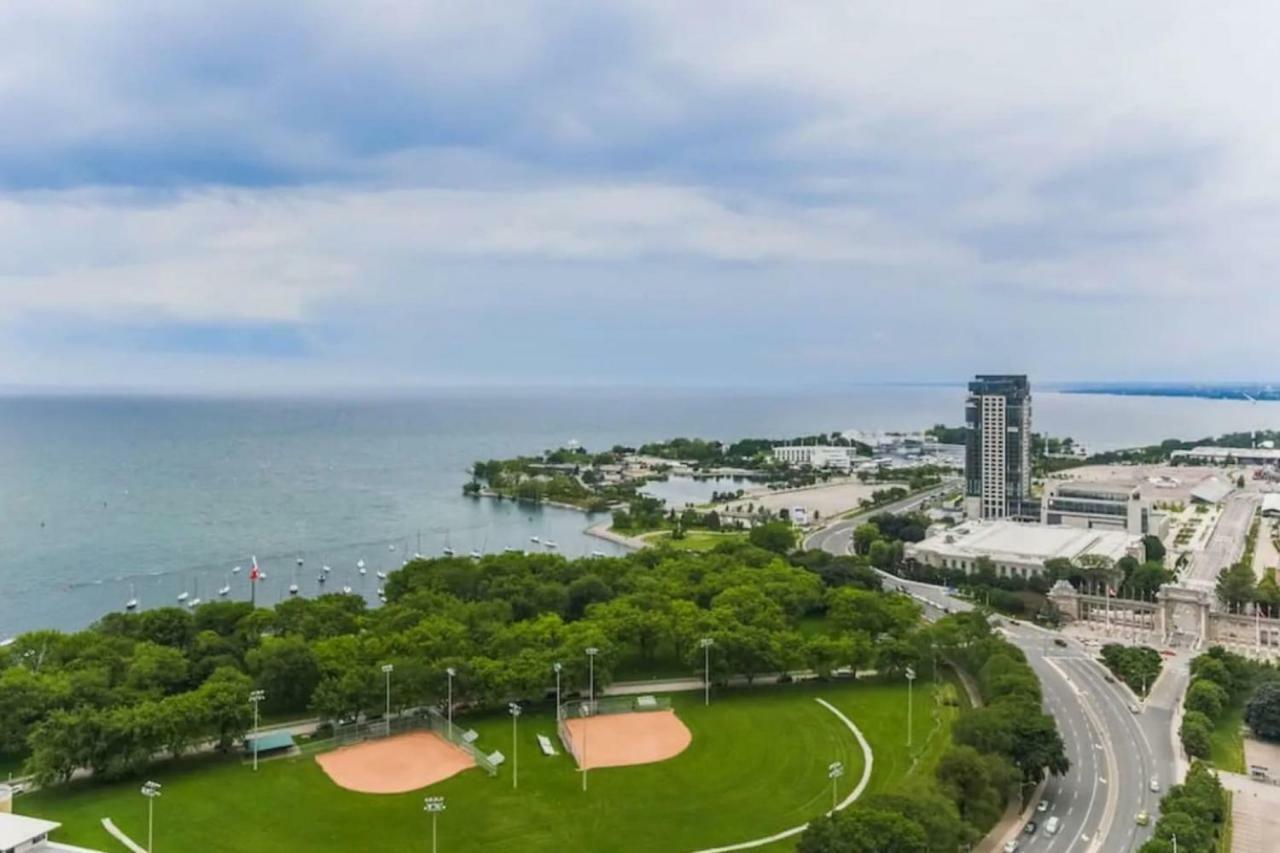 30 Off Lake View Property Heart Of Downtown Торонто Екстер'єр фото