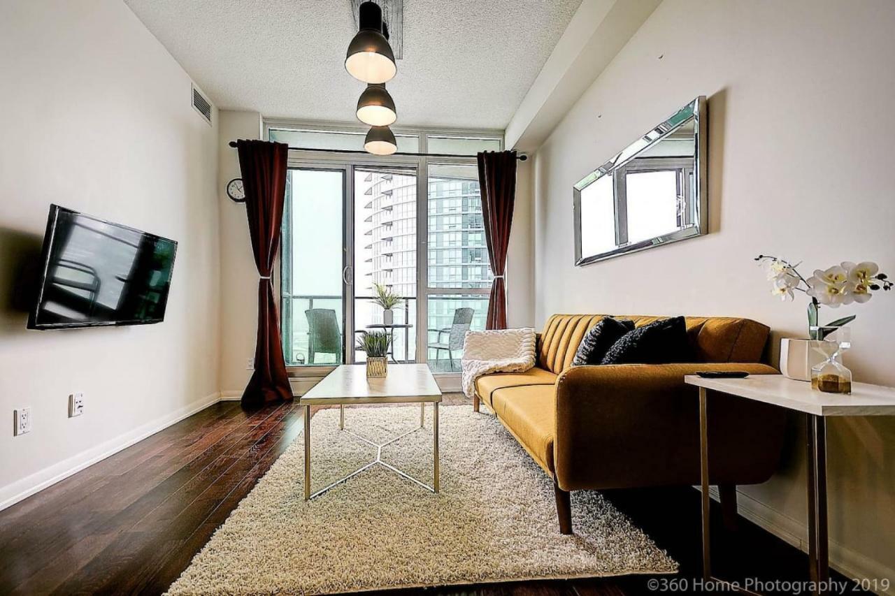 30 Off Lake View Property Heart Of Downtown Торонто Екстер'єр фото