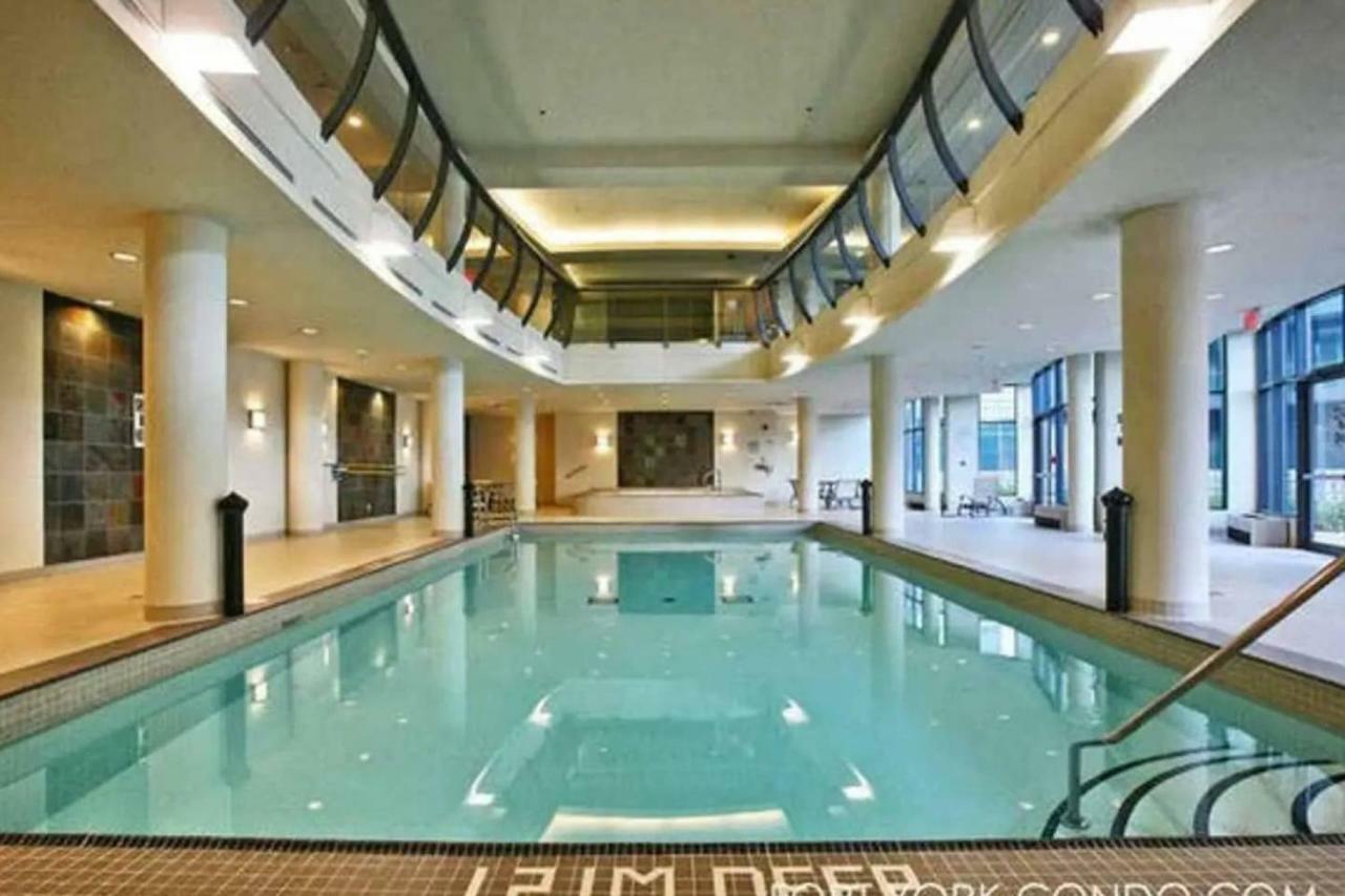 30 Off Lake View Property Heart Of Downtown Торонто Екстер'єр фото